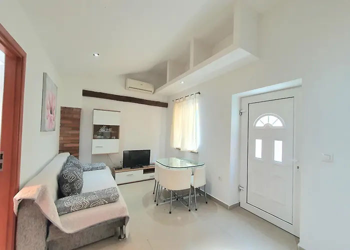 Ascic Apartament *
